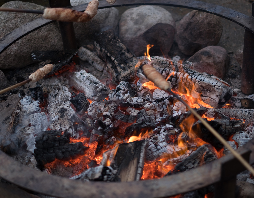 Snobrød over bål - Asaa Camping Nordjylland