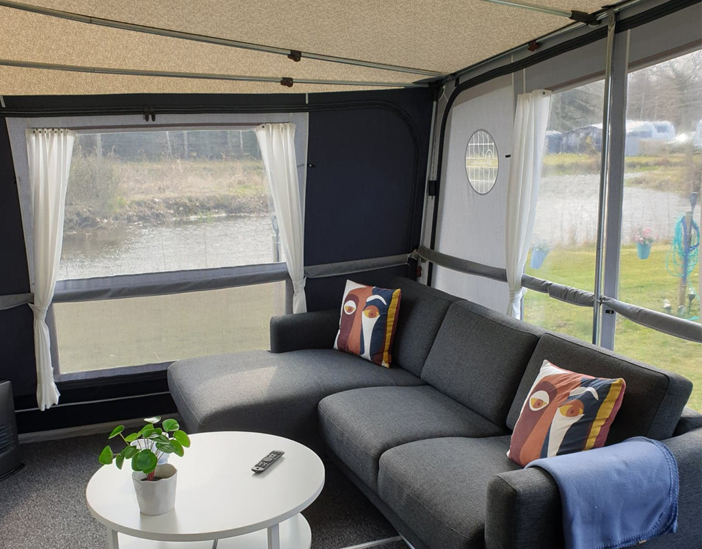 udlejnings campingvogn pl. 148 - Sofa