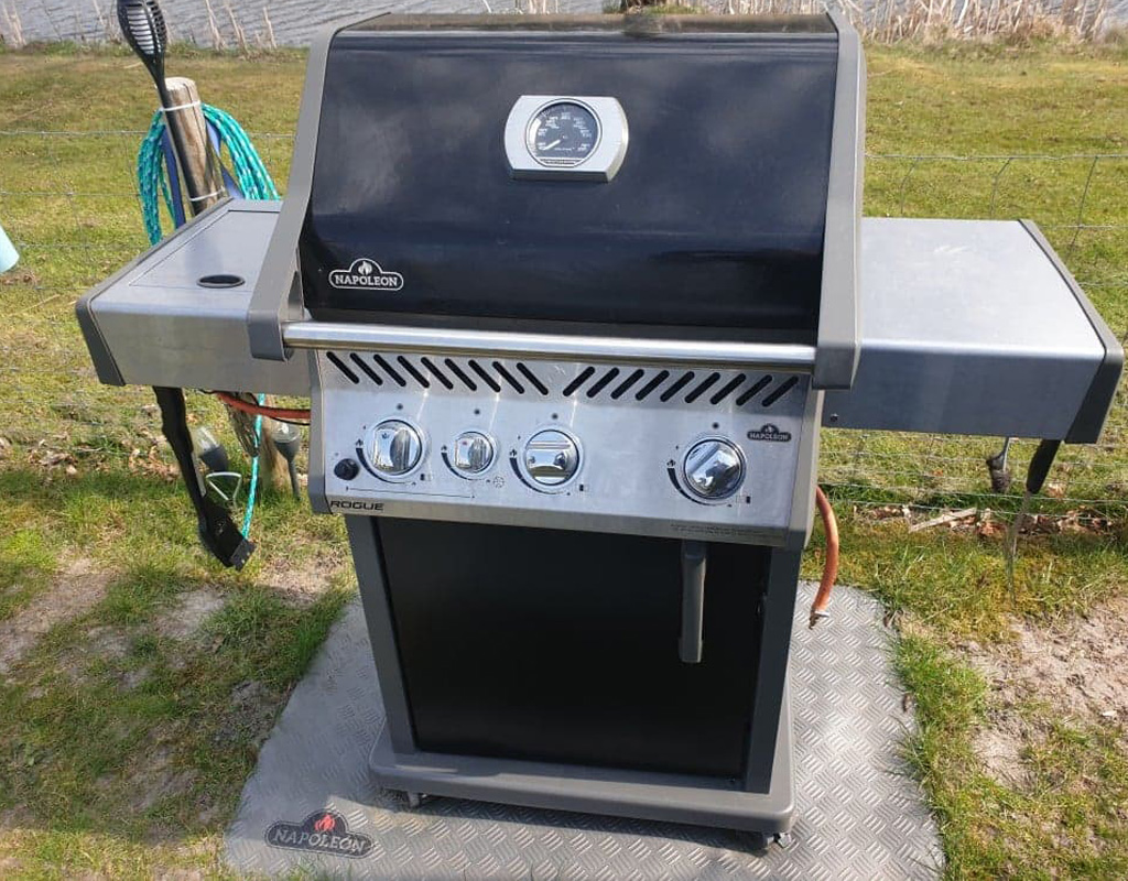 udlejnings campingvogn pl. 148 - Grill